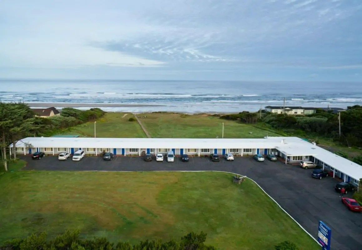 Tillicum Beach Motel (Deane's Oceanfront Lodge) hotel hero