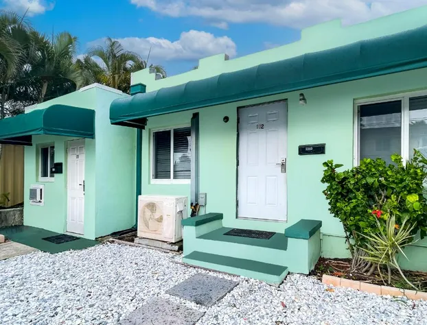 The oasis hotel detail image 1