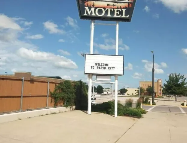 Town House Motel with Pool near Mt. Rushmore hotel detail image 1