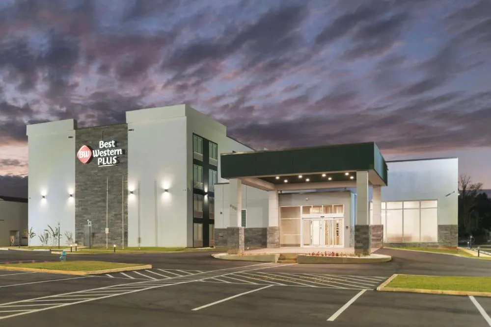 Best Western Plus Mobile Inn & Suites hotel hero