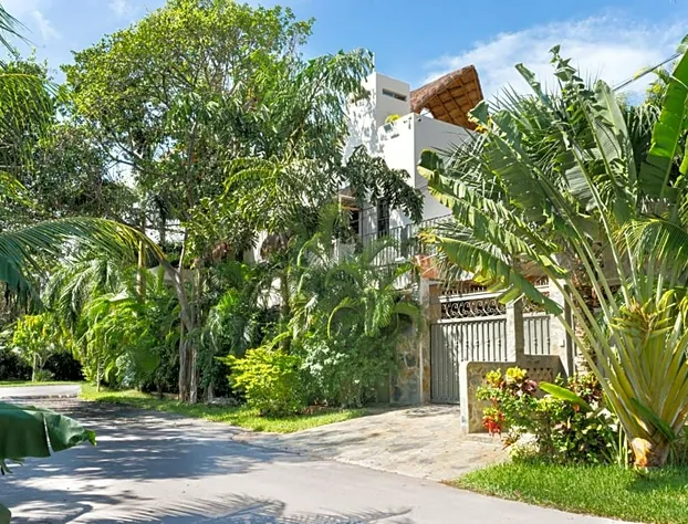 Álamos Inn Hotel con Jacuzzi y Piscina hotel detail image 1