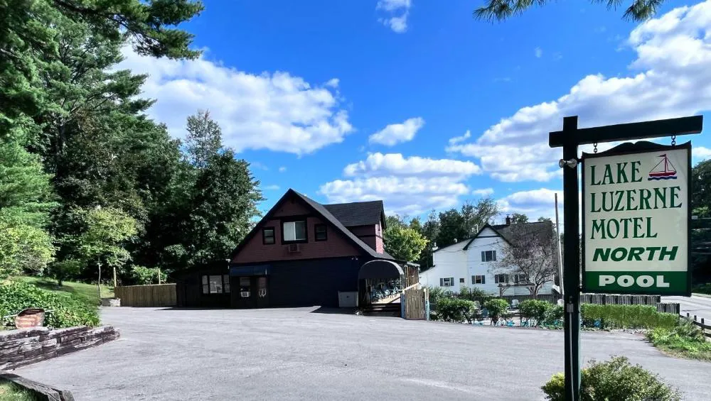 Motel Luzerne hotel hero