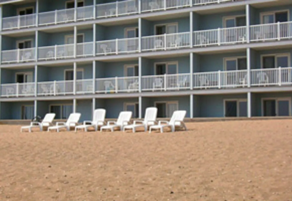 Grand Mackinaw Beachfront and Waterpark hotel hero