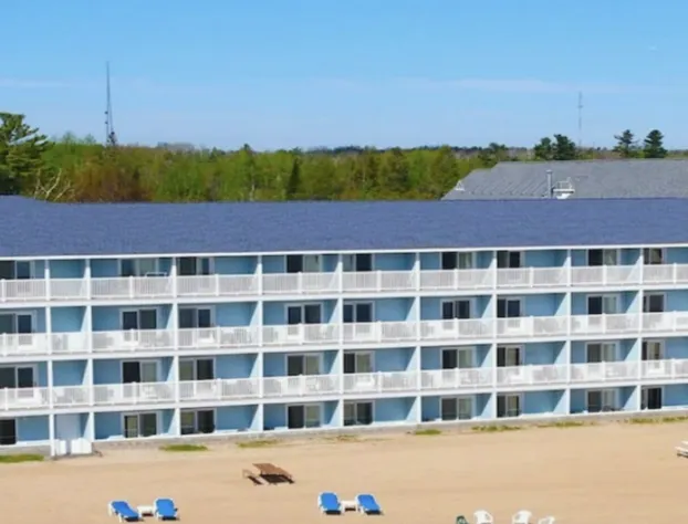 Grand Mackinaw Beachfront and Waterpark hotel detail image 1