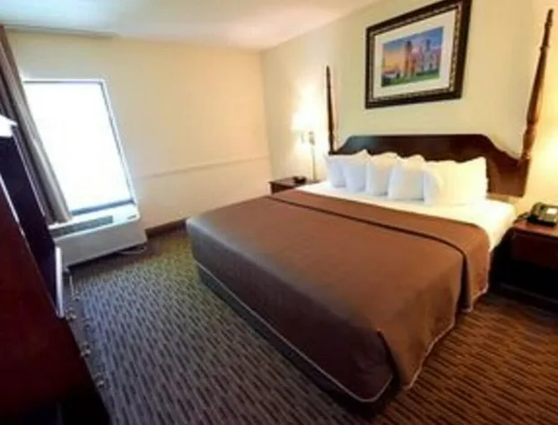 Grand Mackinaw Beachfront and Waterpark hotel detail image 4