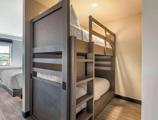 Cambria Hotel Lake Placid - Lakeside Resort hotel detail image 4