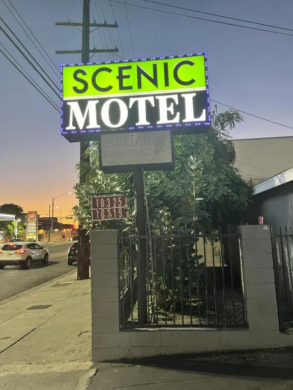 Scenic Motel hotel hero