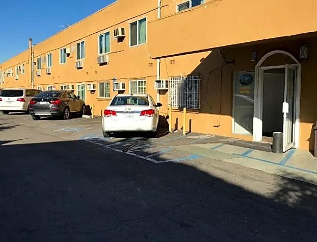 Grove Motel hotel detail image 3