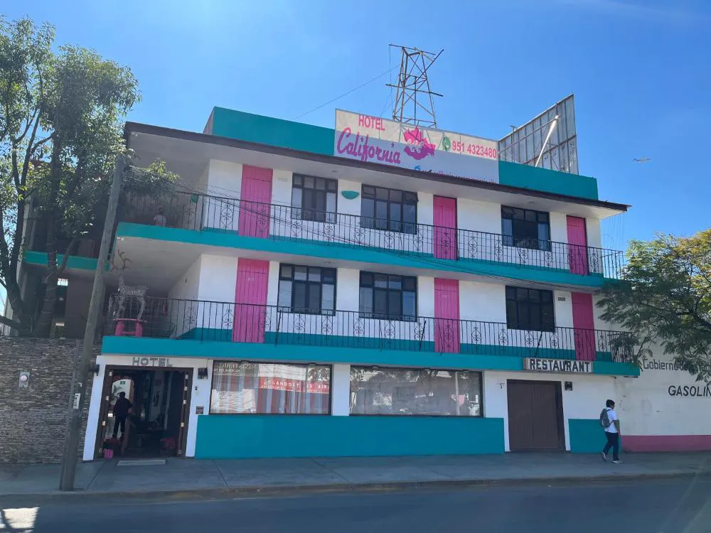 Casa California hotel hero