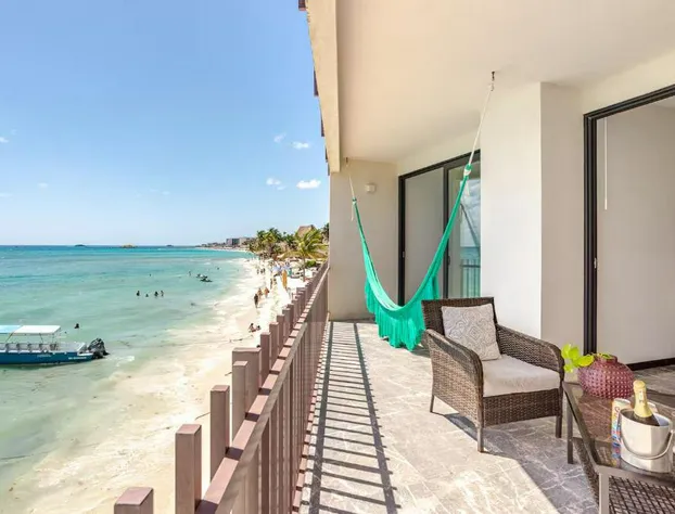 It beach hotel detail image 2