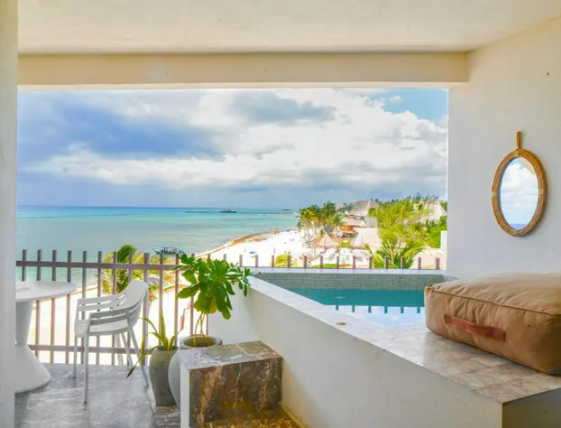 It beach hotel detail image 3