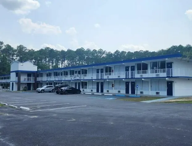 Travelodge by Wyndham Kingsland GA hotel detail image 1