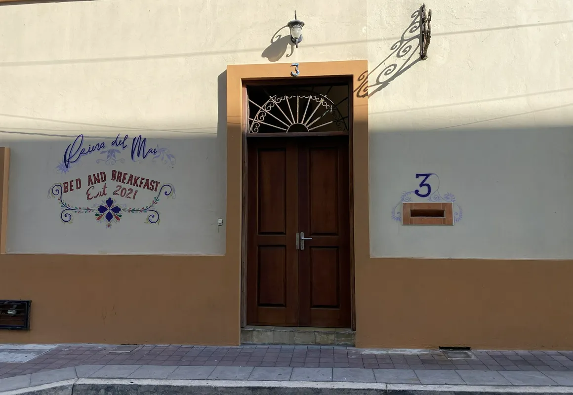 Reina Del Mar hotel hero