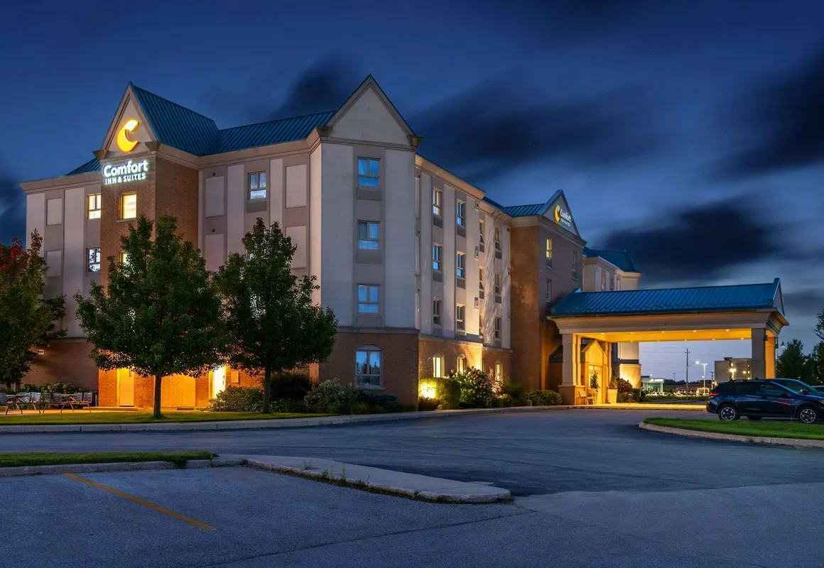 Comfort Inn & Suites hotel hero