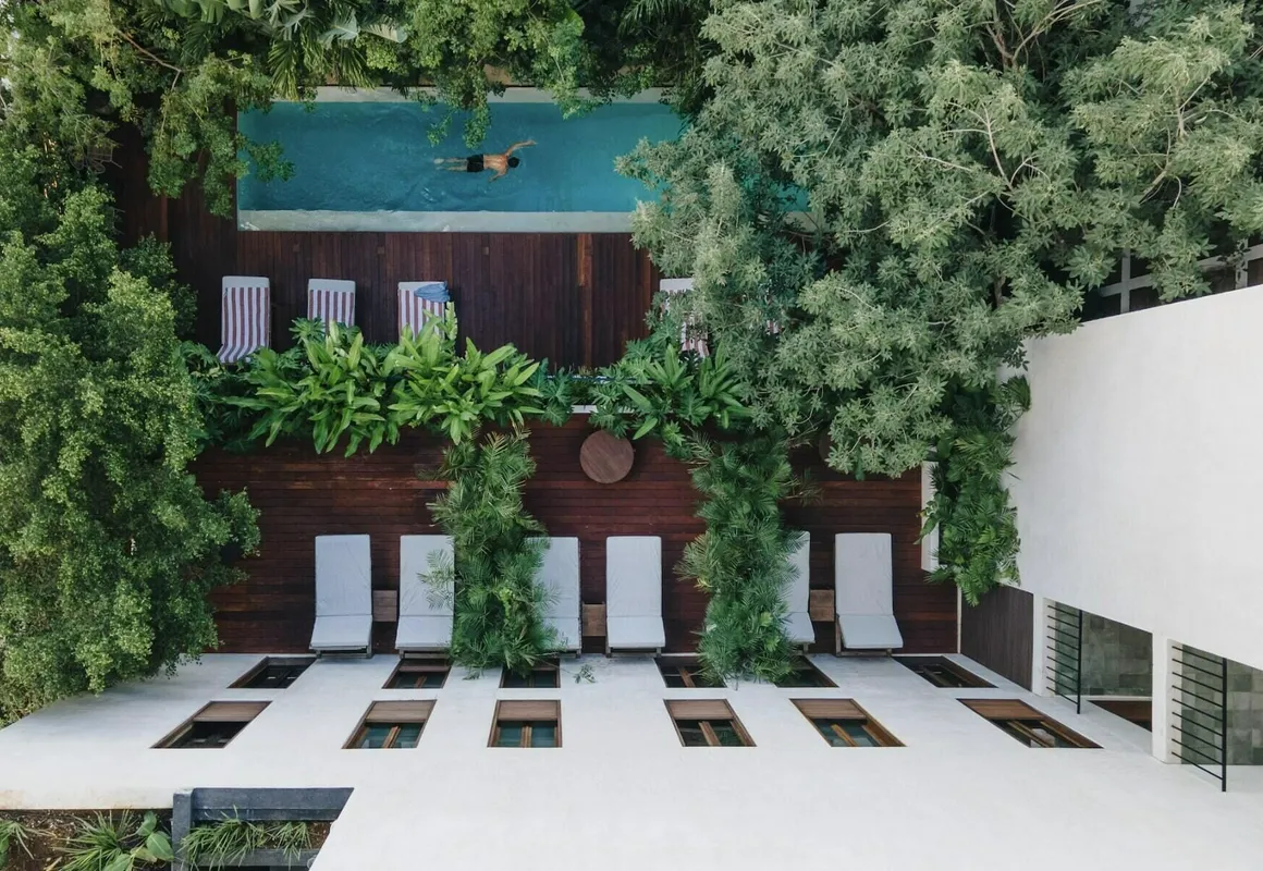 Lucky Duck DT hotel hero