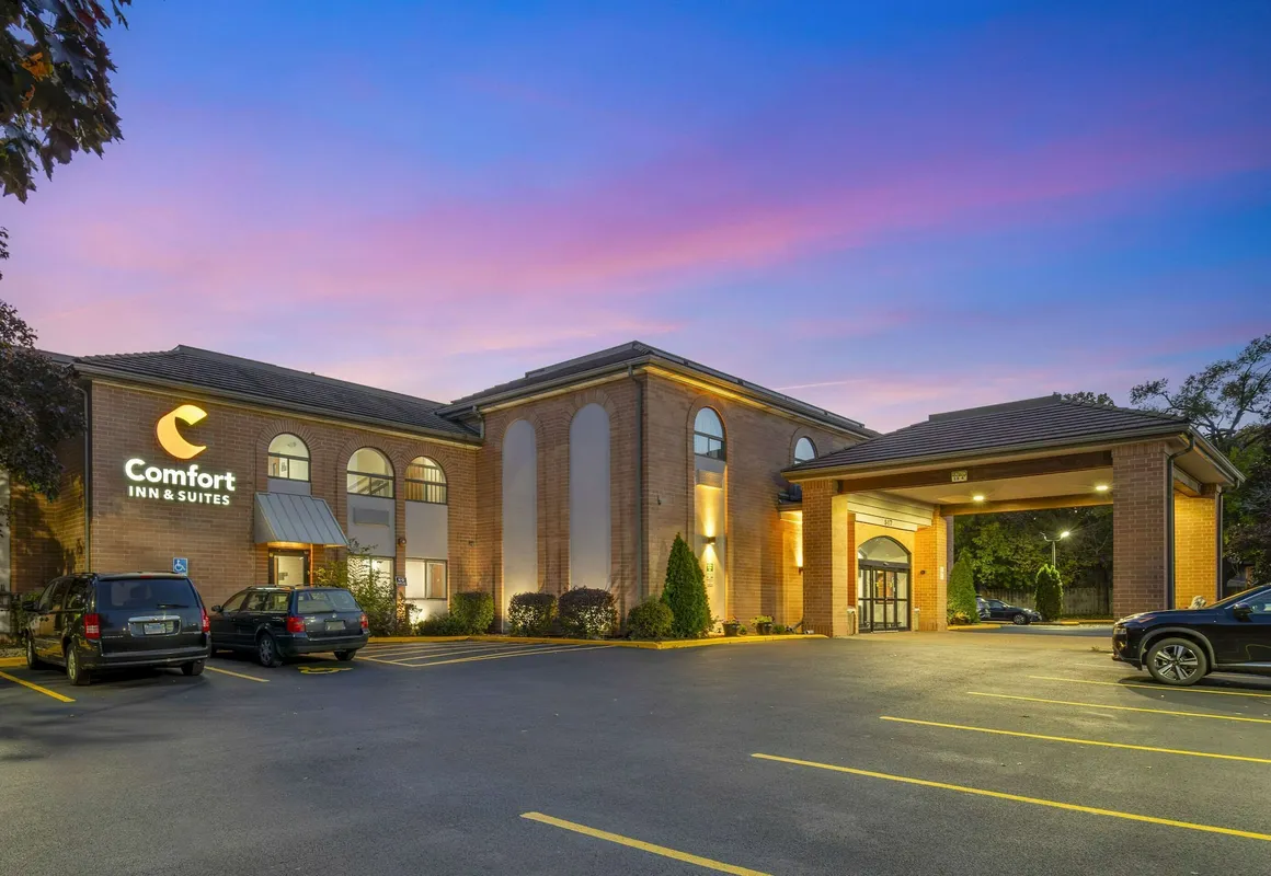Comfort Inn & Suites Mundelein-Vernon Hills hotel hero