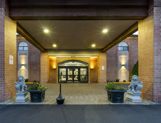 Comfort Inn & Suites Mundelein-Vernon Hills hotel detail image 1