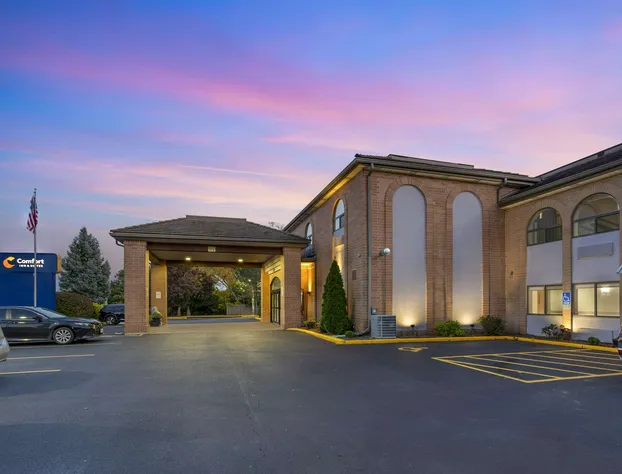 Comfort Inn & Suites Mundelein-Vernon Hills hotel detail image 2