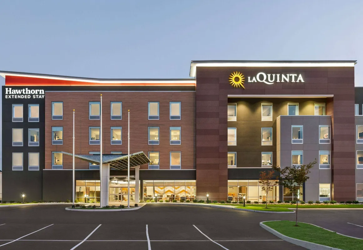 La Quinta Inn & Suites By Wyndham Mount Laurel / Moorestown hotel hero