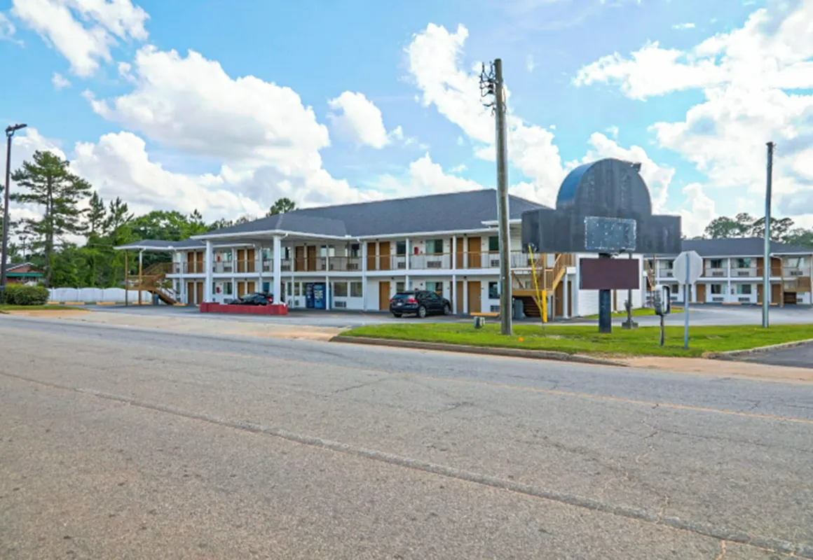 Economy Inn By OYO Ashburn hotel hero