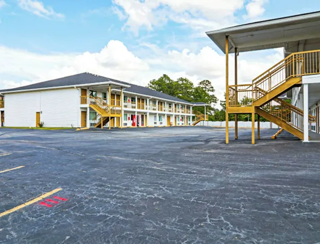 Economy Inn By OYO Ashburn hotel detail image 4