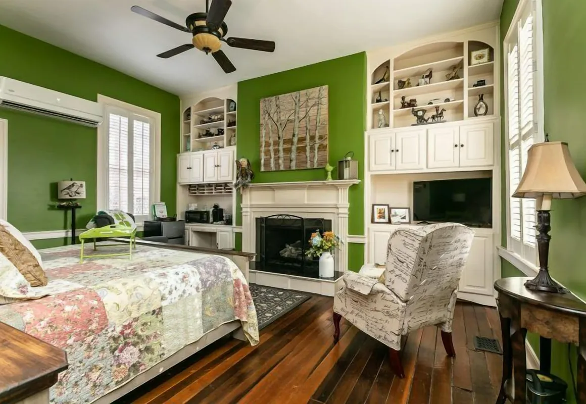 Bourbon Ball Inn hotel hero