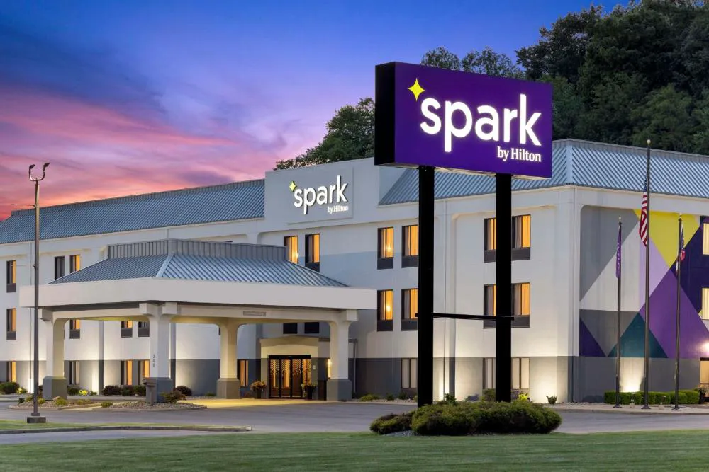 Spark by Hilton Newcomerstown hotel hero