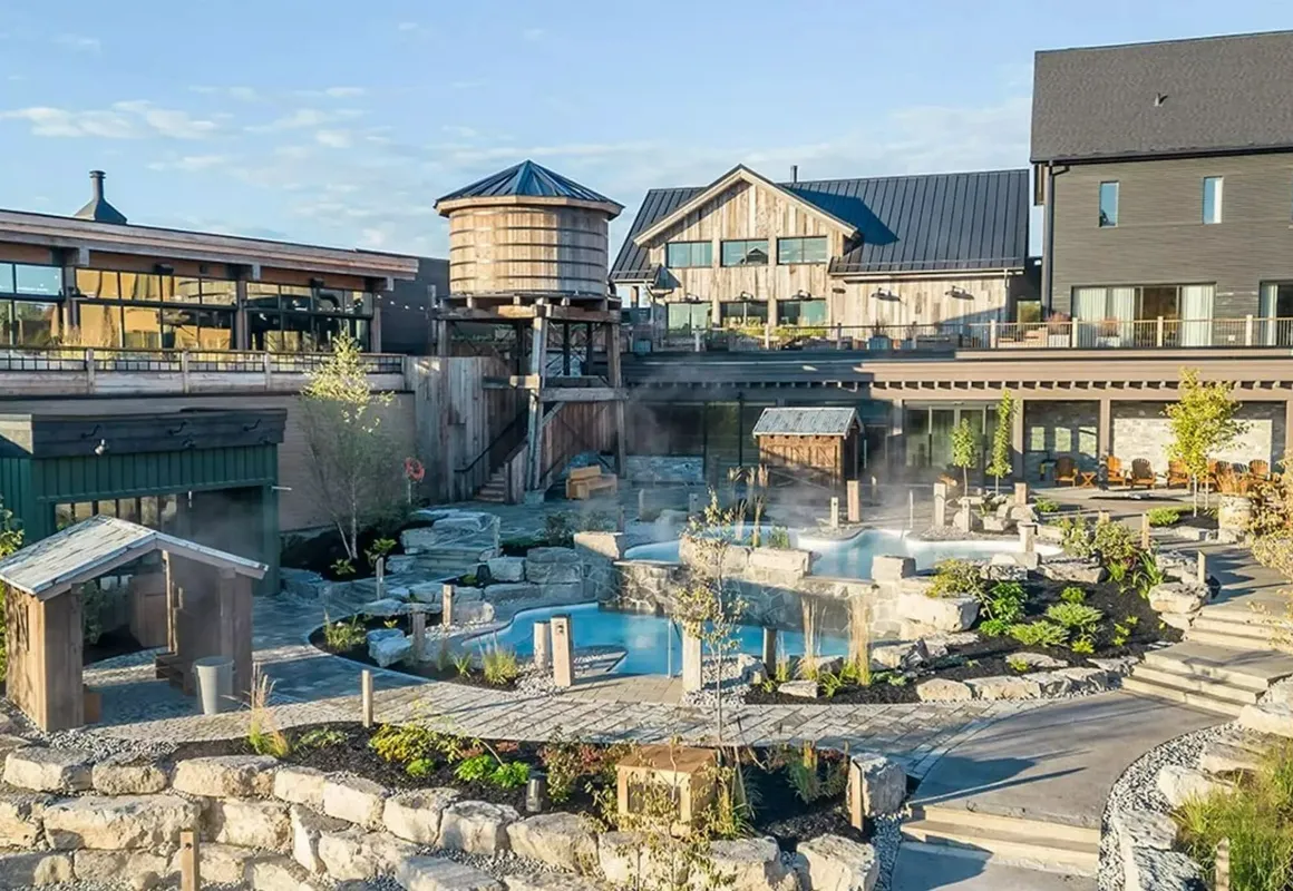 Luxurious Waterfront Retreat hotel hero