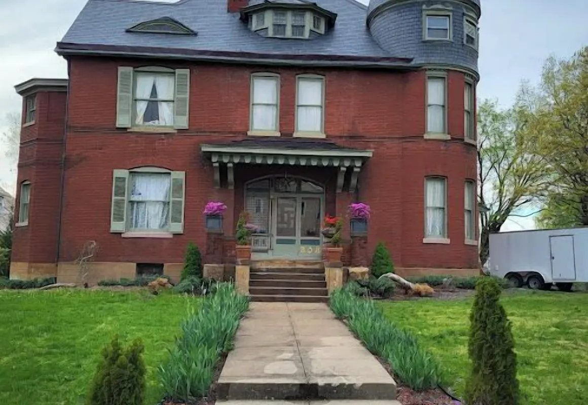 Johnstone Mansion hotel hero