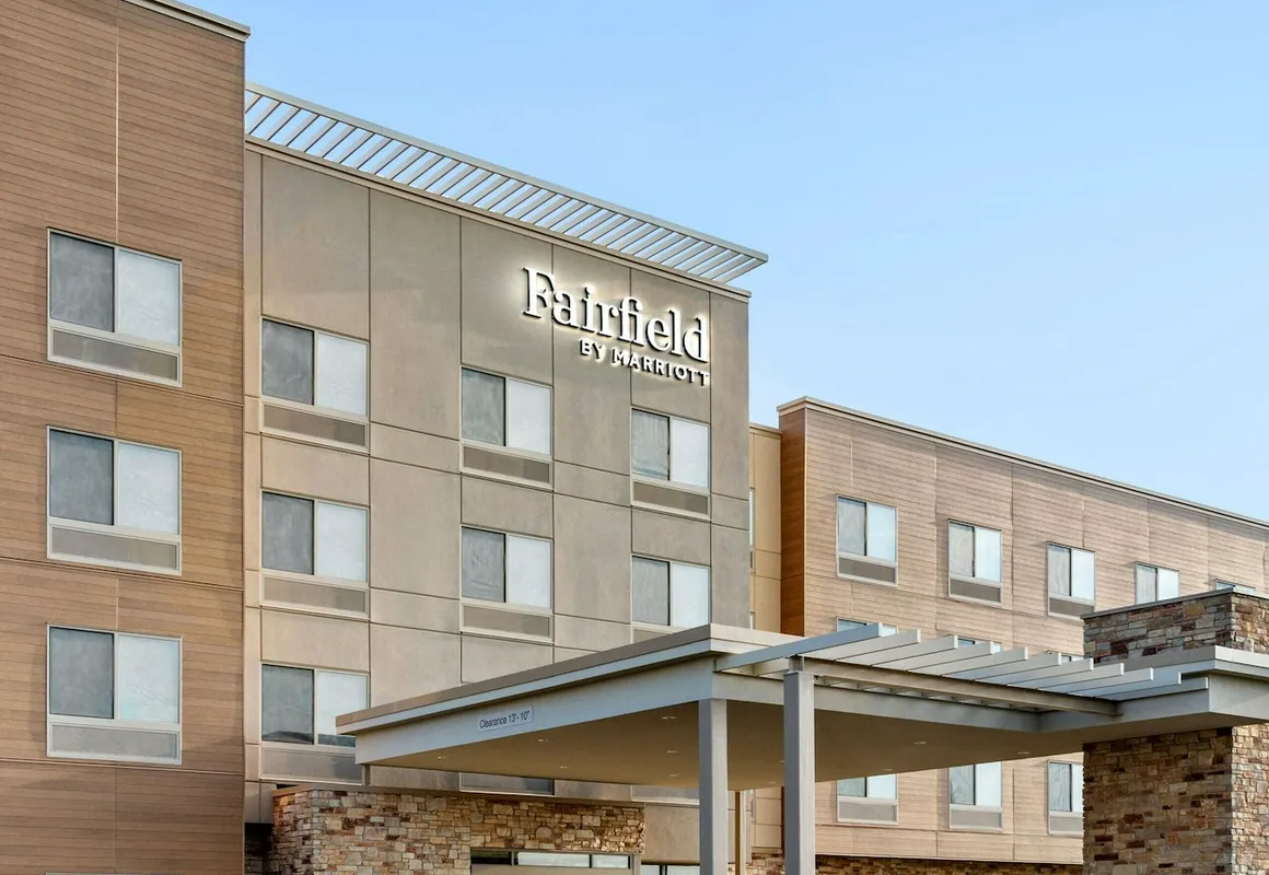 Fairfield Inn & Suites by Marriott Baraboo hotel hero