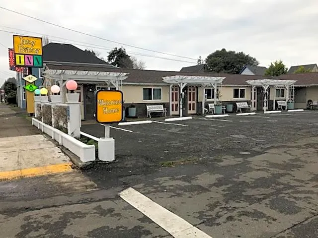 The Star Trek - USS Enterprise Room at the Itty Bitty Inn hotel hero