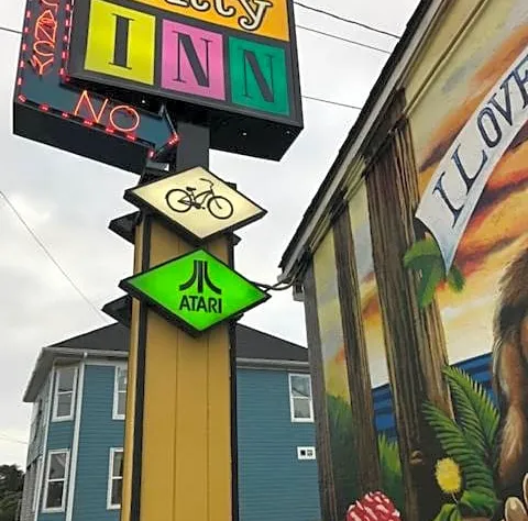 The Star Trek - USS Enterprise Room at the Itty Bitty Inn hotel detail image 1