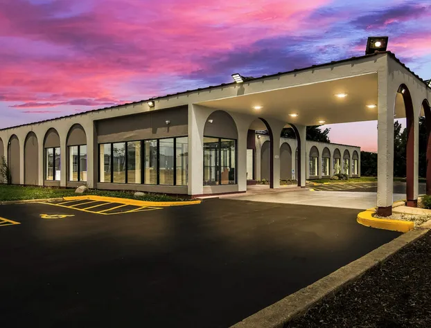 Red Roof Inn & Conference Center Chicago - Aurora/ Fox Valley hotel detail image 1