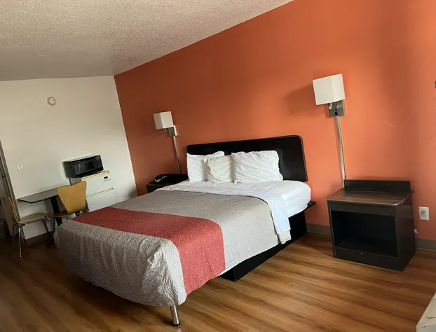 Lake Inn hotel detail image 3