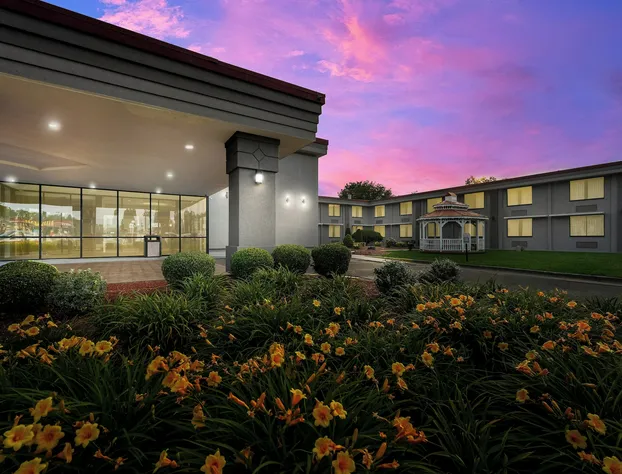 Red Roof Inn Painted Post hotel detail image 1