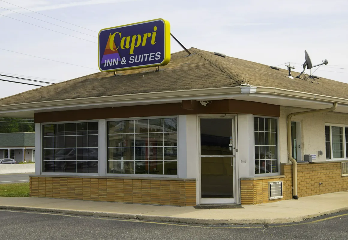 Capri inn and Suites hotel hero