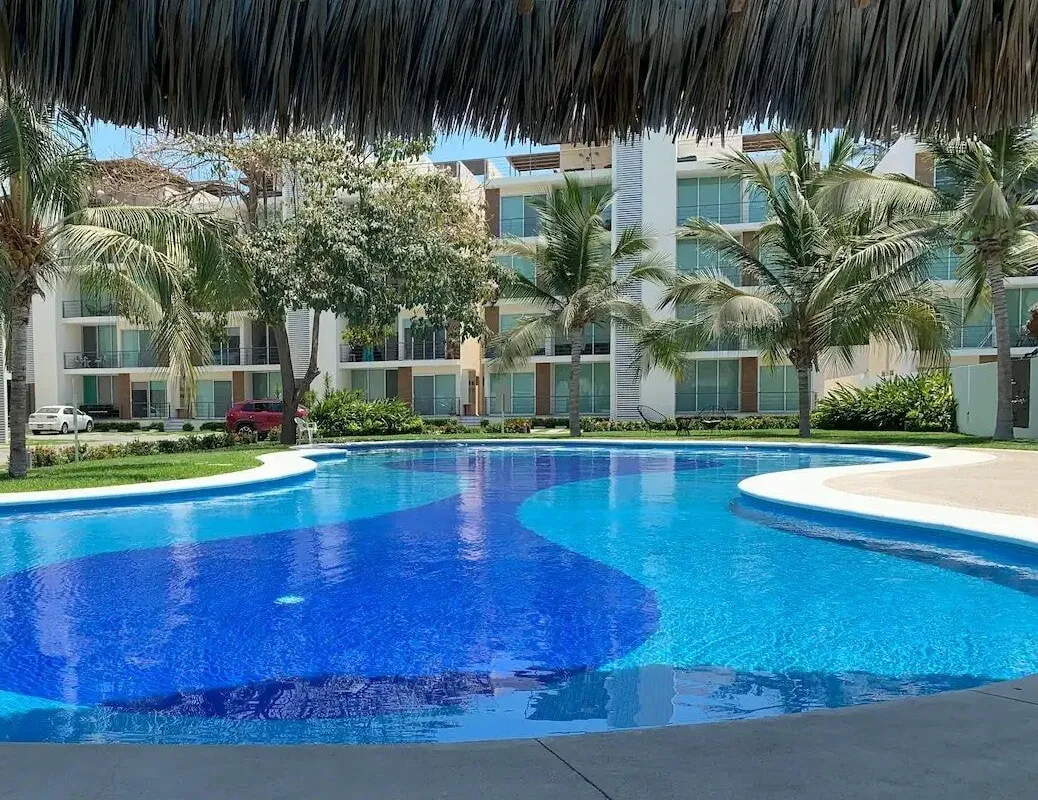 Condos Dr hotel hero