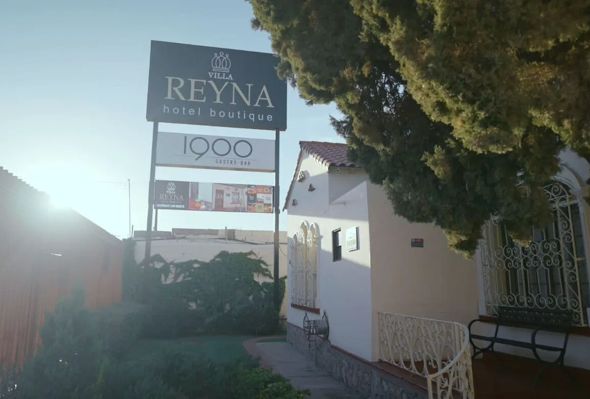 Hotel Villa Reyna hotel hero
