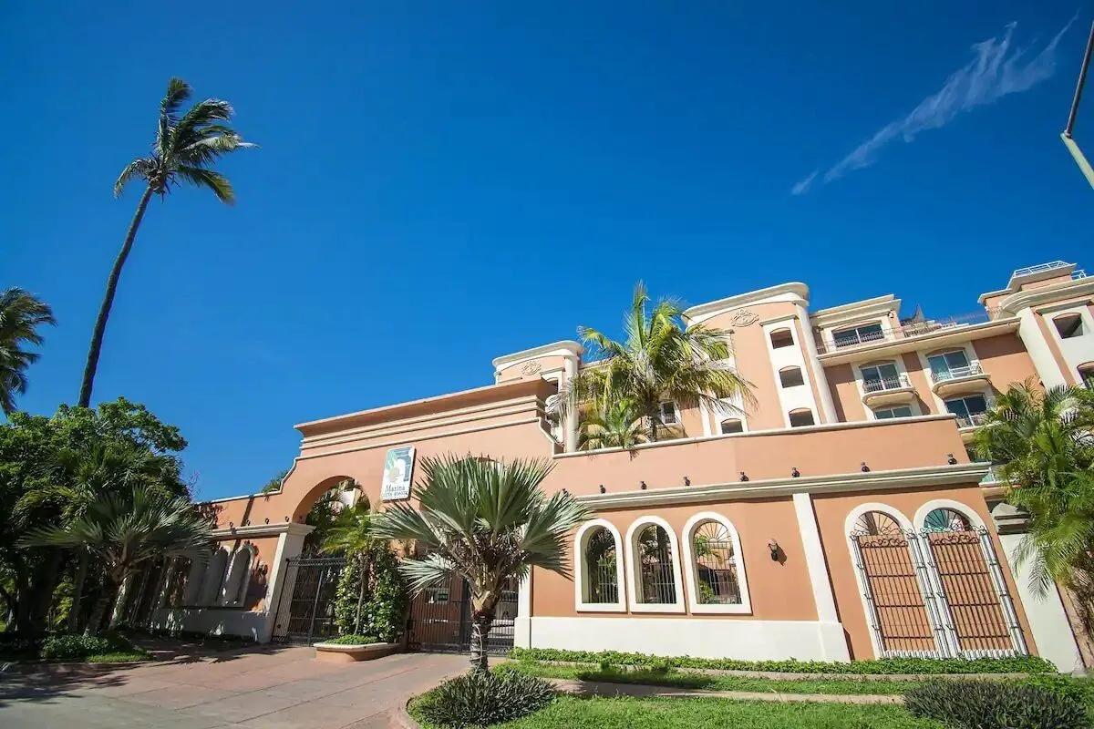 Condos Marina CB hotel hero