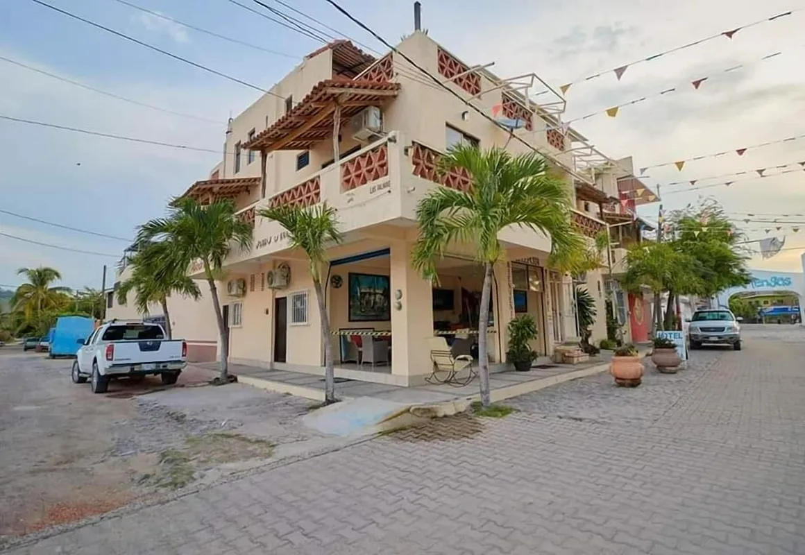 Ricardos Bungalows hotel hero