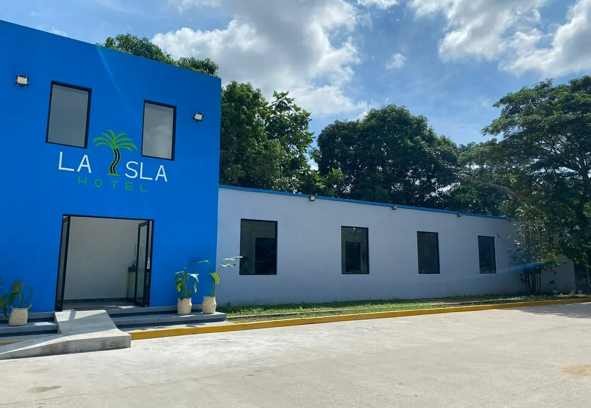 Hotel La Isla hotel hero