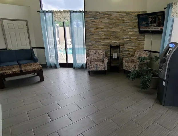 Red Roof Inn & Suites Duncan hotel detail image 1