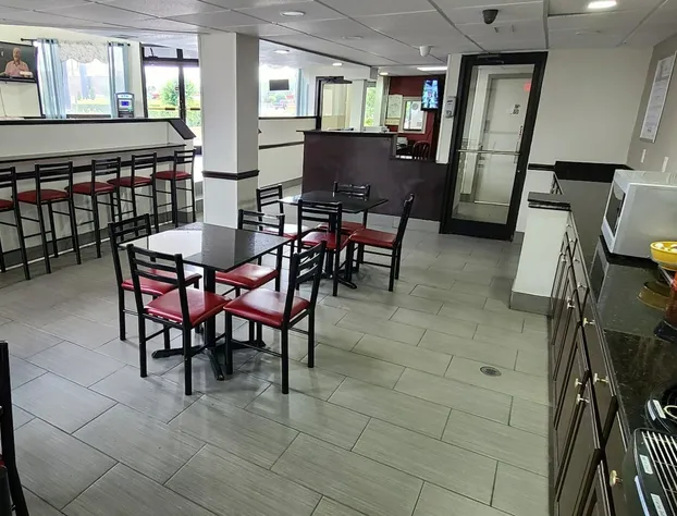 Red Roof Inn & Suites Duncan hotel detail image 3