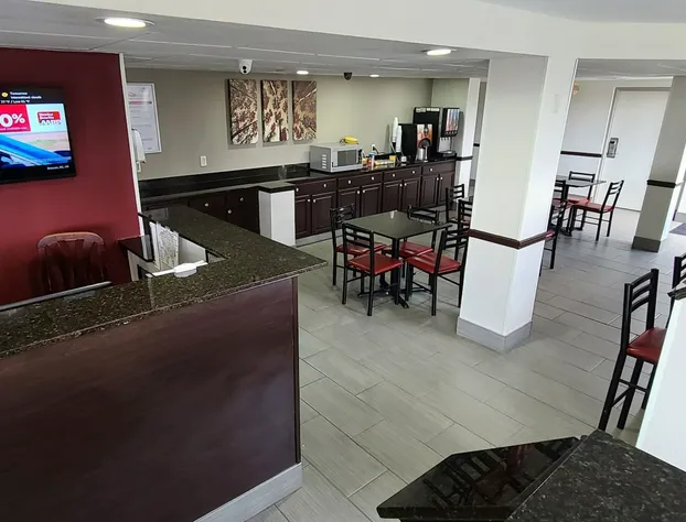 Red Roof Inn & Suites Duncan hotel detail image 4