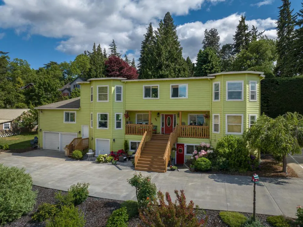 The Irish Inn hotel hero