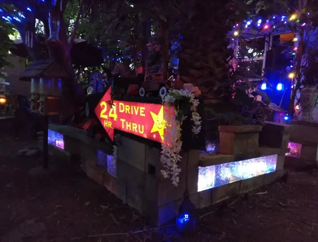 Earthovision Manor hotel detail image 1