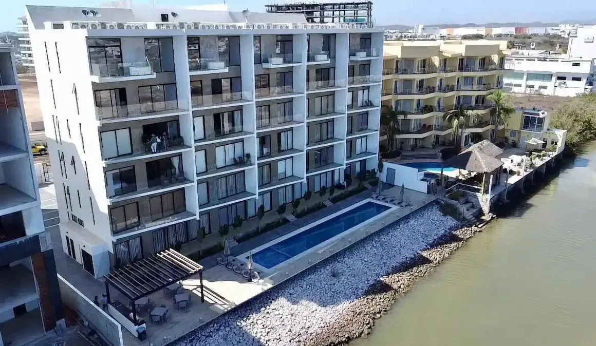 Condos BV Marina hotel hero