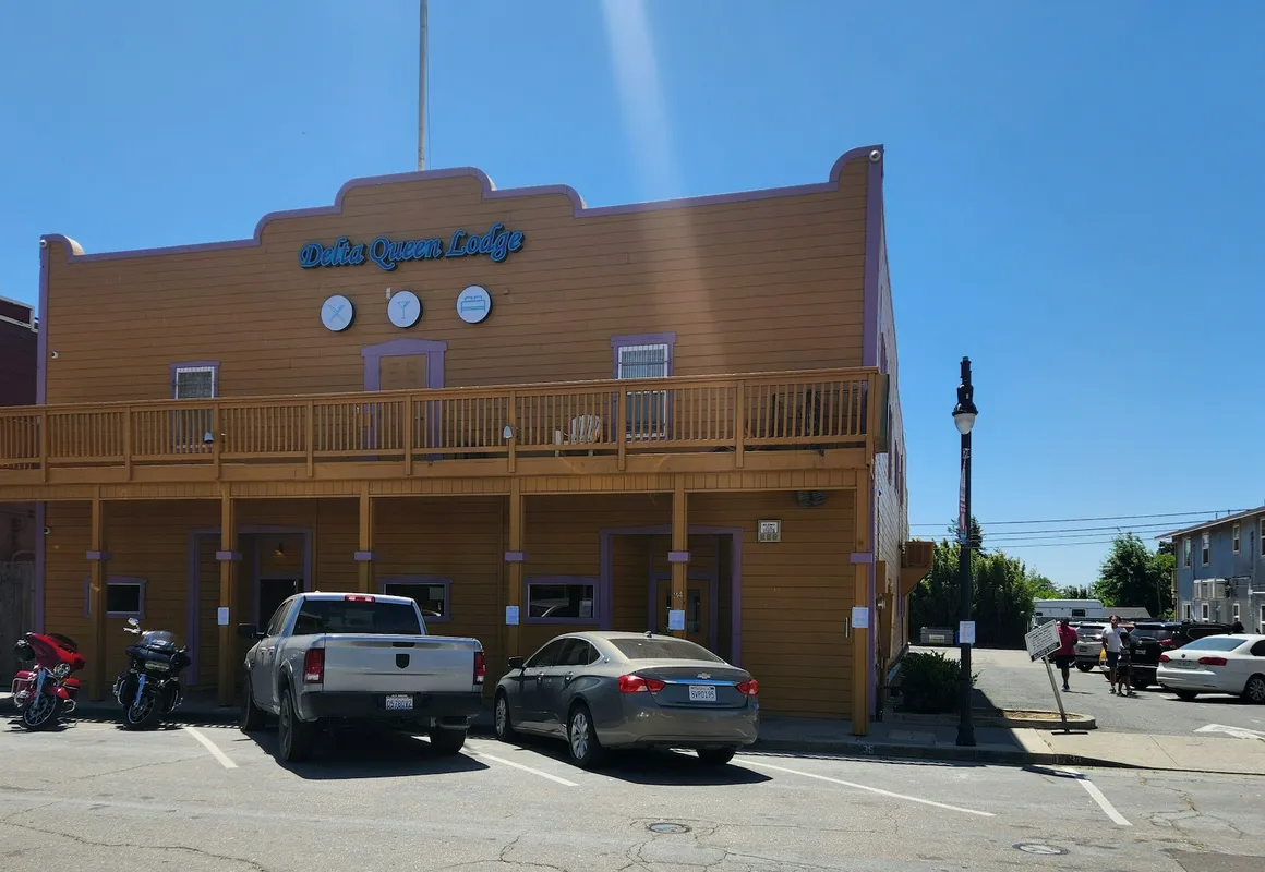 Delta Queen Lodge Bar Restaurant hotel hero