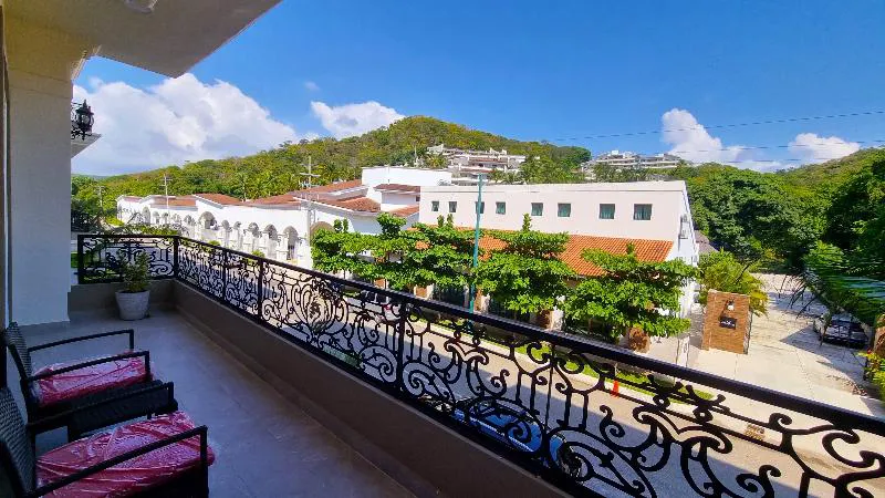 Palacio Huatulco hotel hero