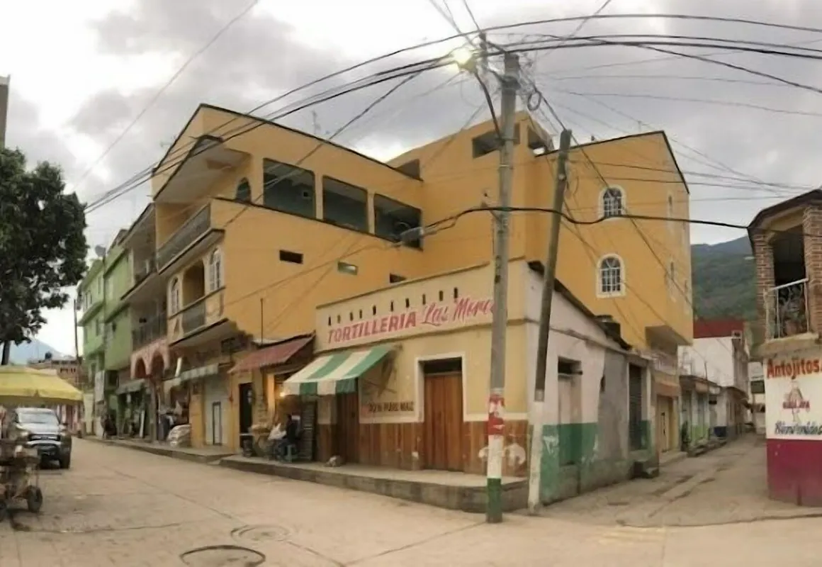 Hotel Pisaflores hotel hero